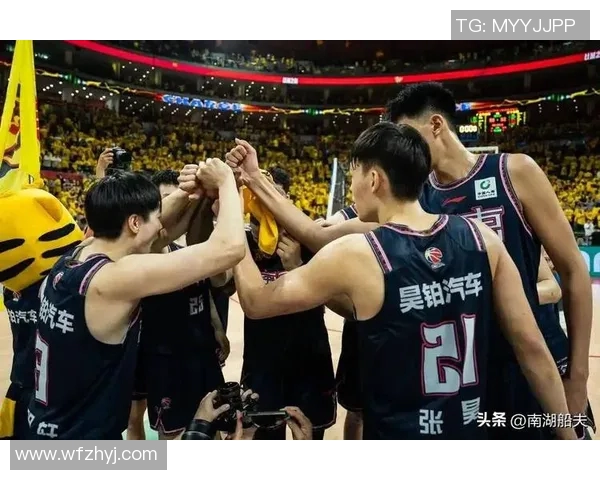 2015年11月1日CBA精彩对决广东队迎战山东队全场回顾与精彩瞬间分析